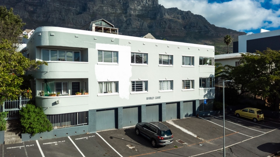 2 Bedroom Property for Sale in Vredehoek Western Cape